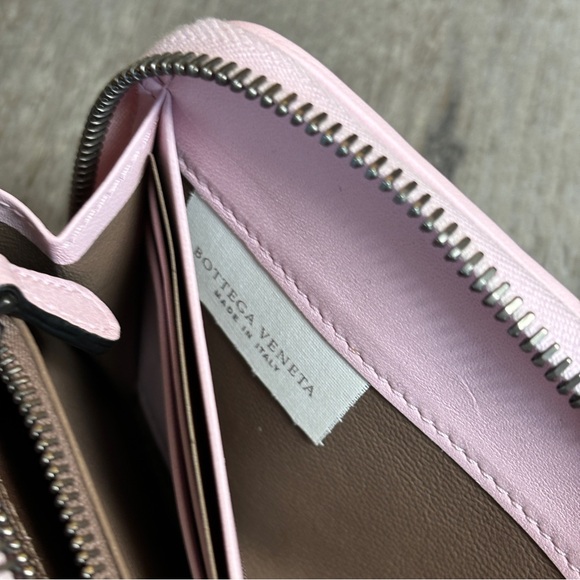 Bottega Veneta Intrecciato Leather Round Zippy Long Wallet Dog Motif Pink - Picture 12 of 16